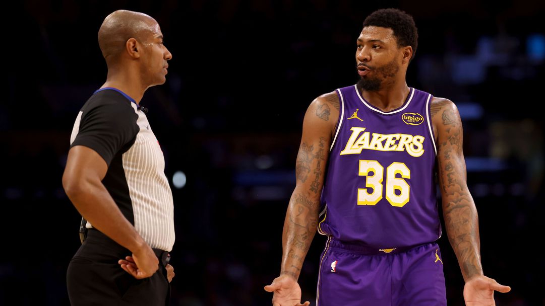 Лейкърс свой играч заради скандал със съдиите