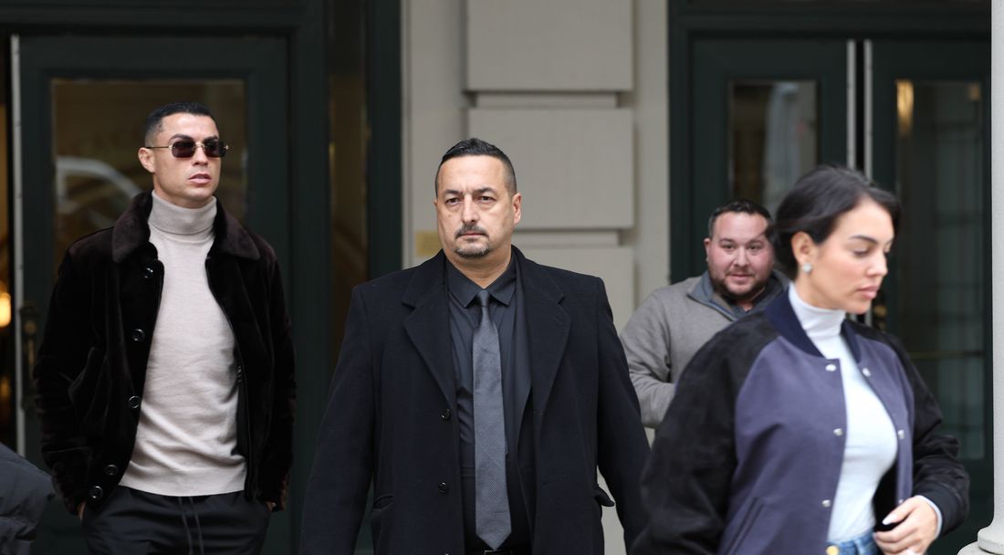 Снимаш се с Кристиано и Джорджина, но после охраната тича след теб