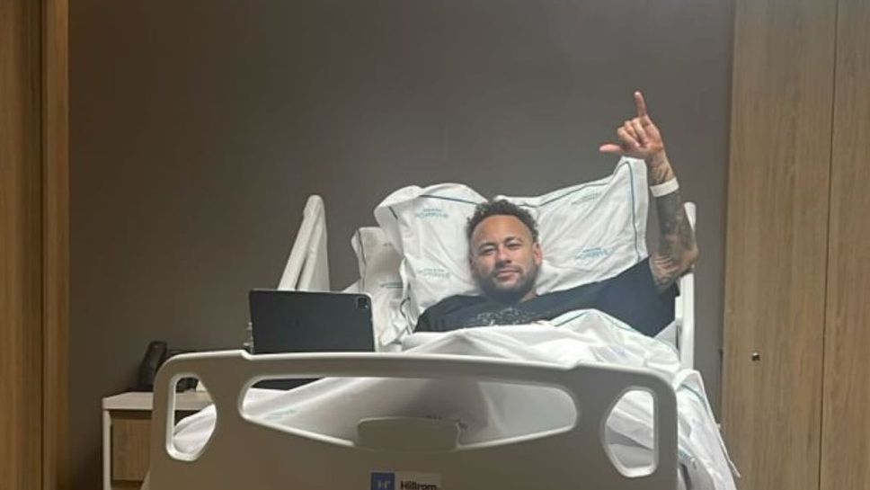 Нападателят на СантосНеймар претърпя операция на коляното съобщават от бразилския