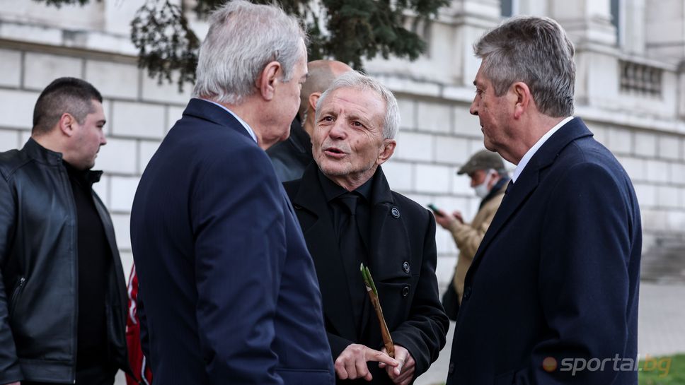 Бизнесменът Гриша Ганчев бе един от стотиците които отдадоха почит