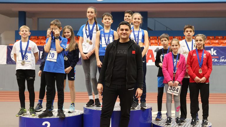 Министър Василев награди призьорите в лекоатлетическия турнир за деца "Академик