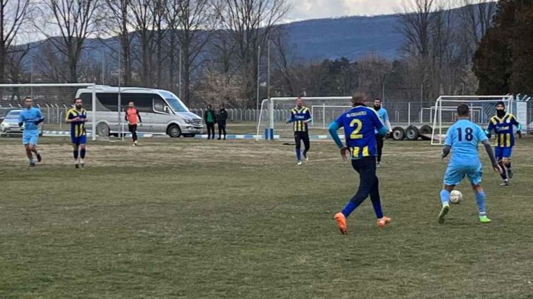  В Академик (Свищов) сюрпризирани от представянето на тима си 