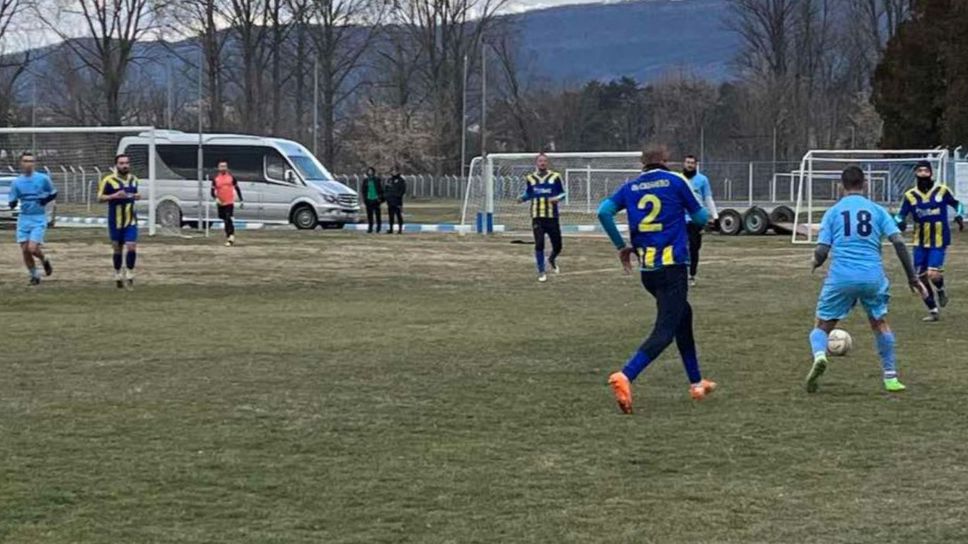 Академик (Свищов) надви юношите на Дунав в мач със седем гола