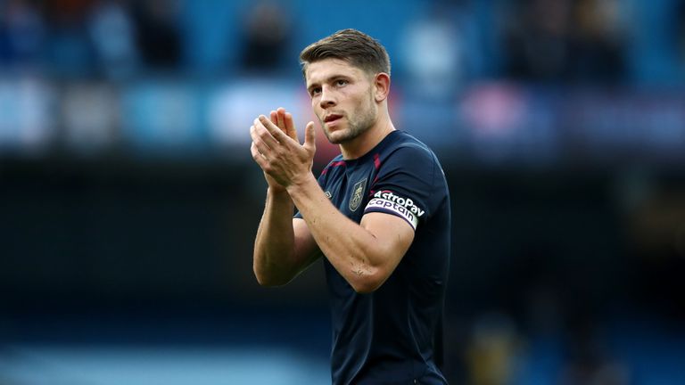  Нюкасъл се насочва към защитник на Бърнли за укрепване на отбраната 