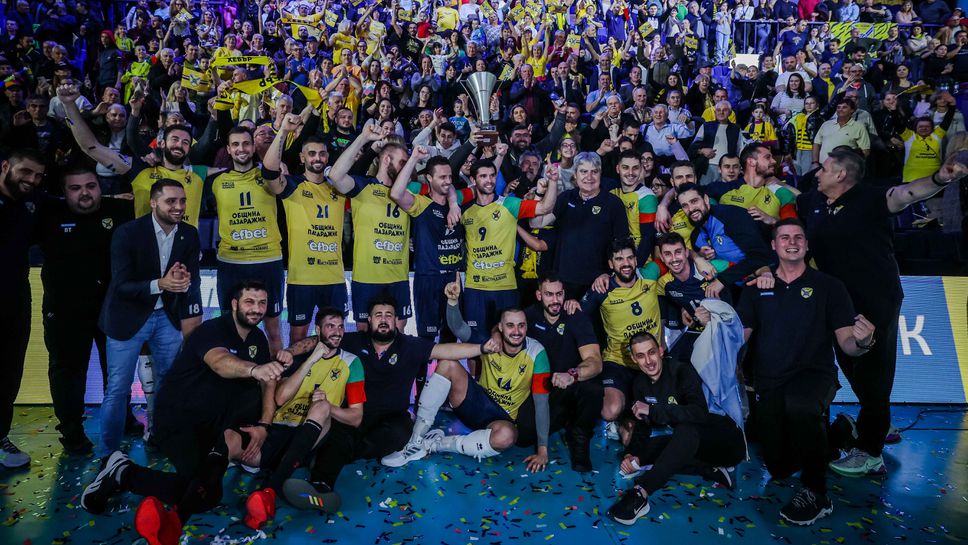 Волейболният Хебър благодари на публиката след триумфа в турнира за купата на България