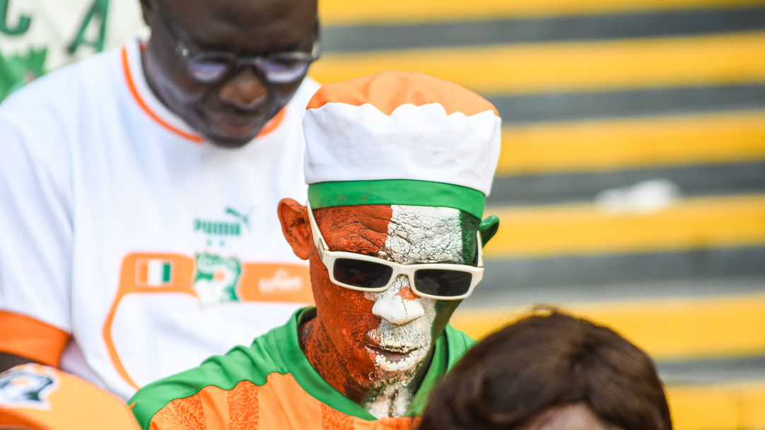 Домакините на Купата на Африка останали часове в съблекалнята, за да се спасят от гнева на феновете