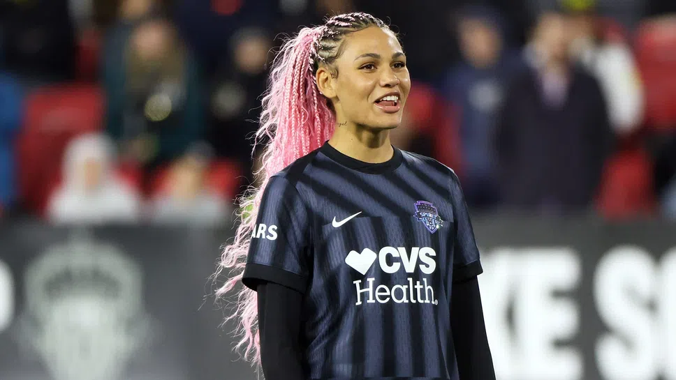 Дъщерята на бившата баскетболна звезда Денис Родман Тринити Родман е