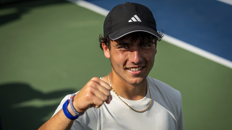 Иван Иванов детронира шампиона от миналата седмица в Манакор и се класира на полуфинал