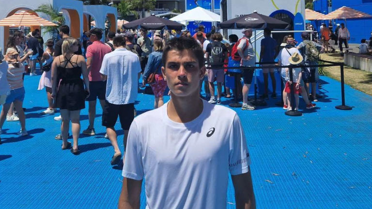 Българският тенис талант Адрияно Дженев продължава победния си ход на