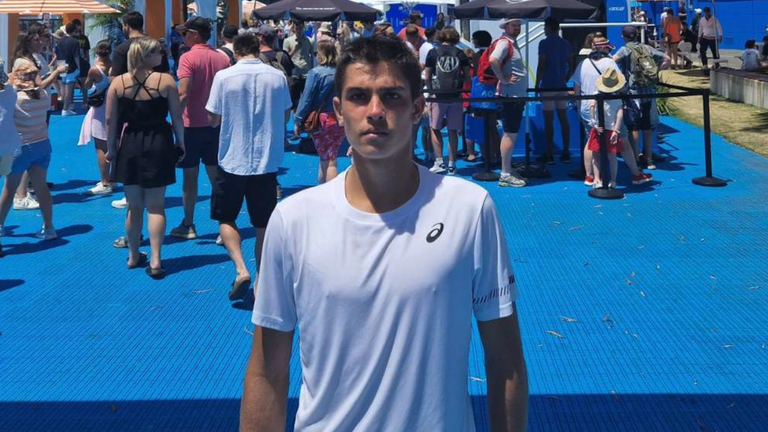 Българският тенис талант Адрияно Дженев се класира за осминафиналите на