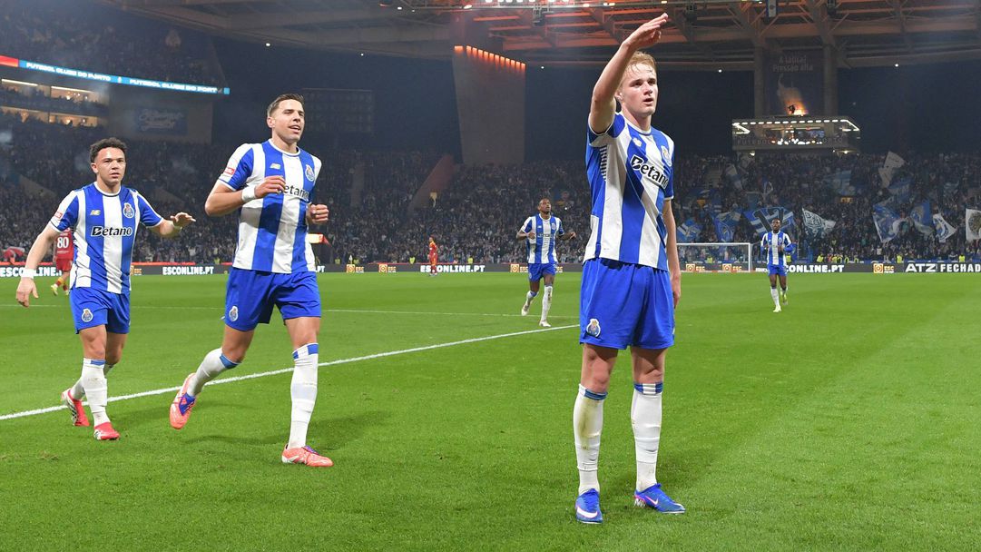 Порто запази дистанцията на върха