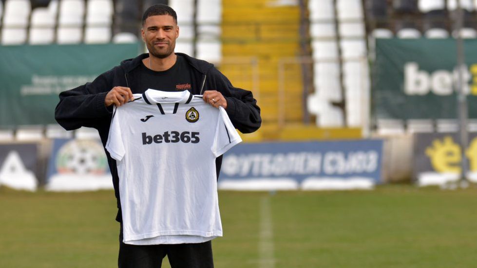 Славия представи бивш ас на Локомотив (Пд) и Локомотив (Сф), крило се завърна при "белите"