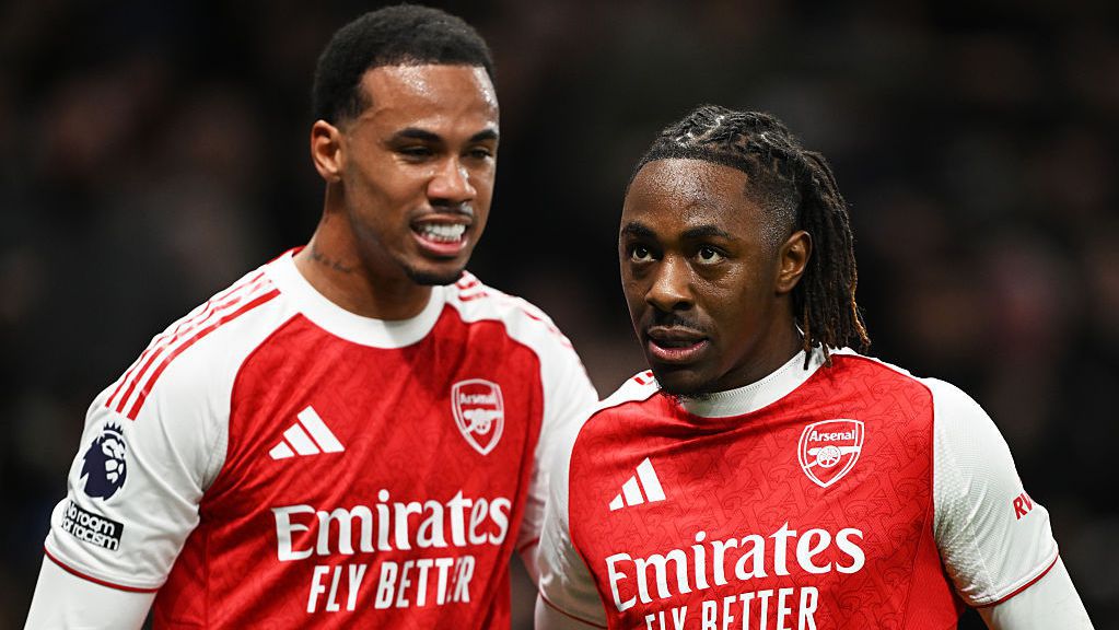 Звезда на Арсенал се подигра с Тотнъм в социалните мрежи