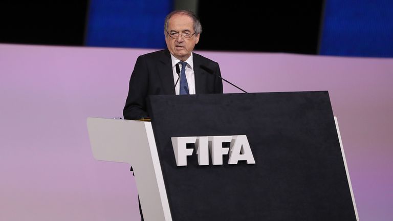 Президентът на Френската футболна федерация Ноел Льо Грае говори за