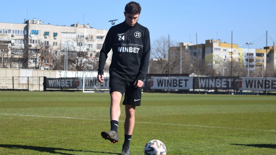 Нов играч се присъедини към тренировките на Локомотив (Пловдив)