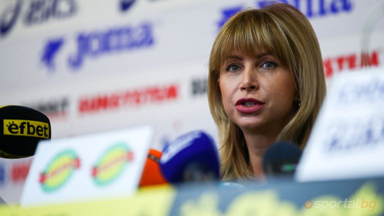Весела Димитрова получи наградата си за №1 при треньорите за 2022 г.