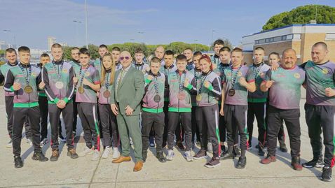 Още 6-ма български кикбоксьори станаха носители на Световна купа в Йезоло днес