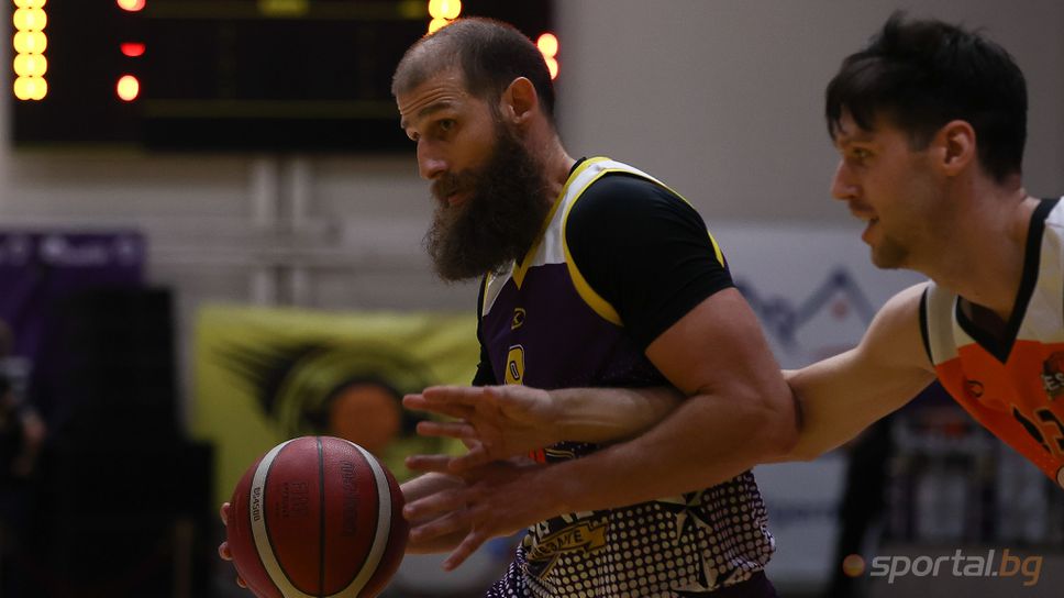 Отборът на българските играчи надви чужденците по драматичен начин в