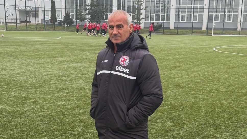 Сашо Ангелов изведе Локо (ГО) за първа тренировка