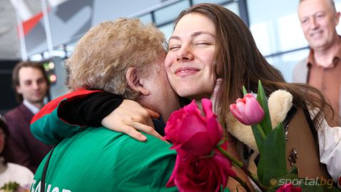 Лора Христова се завърна в България: С труд и постоянство всичко се постига!