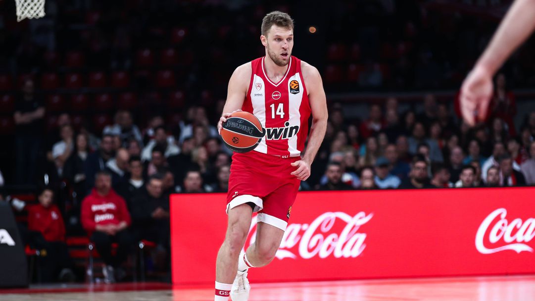 Тежко гостуване за Везенков и компания в Евролигата тази вечер