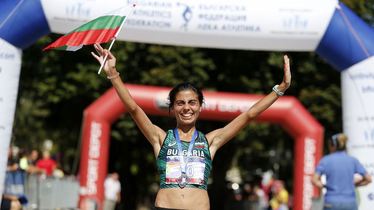 Националната състезателка на България в дългите бягания Маринела Нинева беше