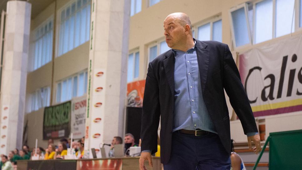 Стефан Михайлов: Един ме псува отляво, друг отдясно, на полувремето половината отбор не искаше да играе