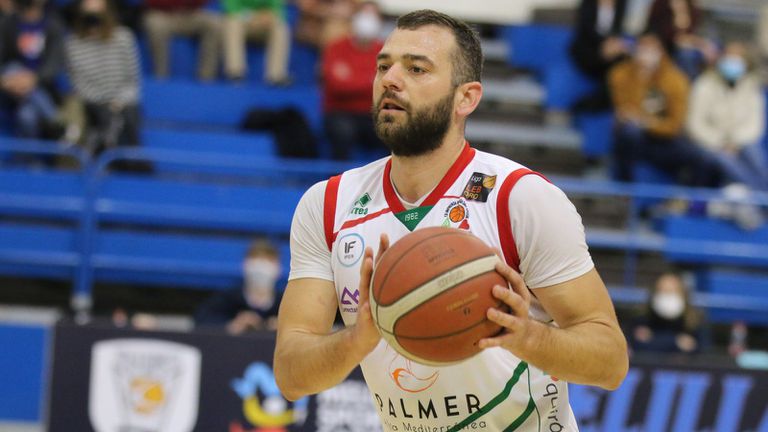 Павел Маринов се завръща в българското първенство 34 годишният баскетболист започна