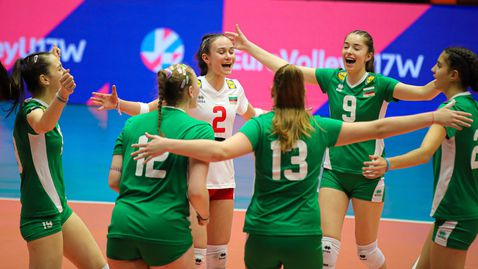  Любо Ганев поздрави от Барселона националките под 17 години 