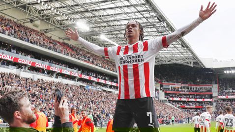  ПСВ отвя Аякс, и това дерби не мина без скандал 