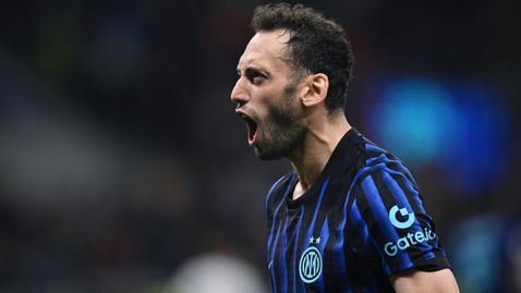 Интер не възнамерява да се разделя с Чалханоолу