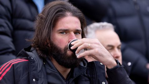 Алисон се е договорил с Ювентус, но не бърза с решението си