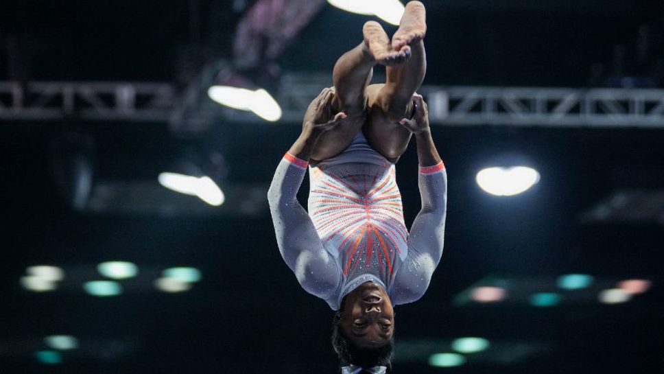 Симон Байлс се завърна в спортната гимнастика с победа на турнир в САЩ