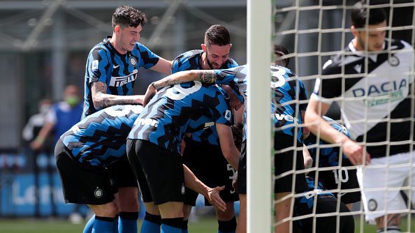 Интер ознаменува триумфа си в Серия А с разгромна победа над Удинезе