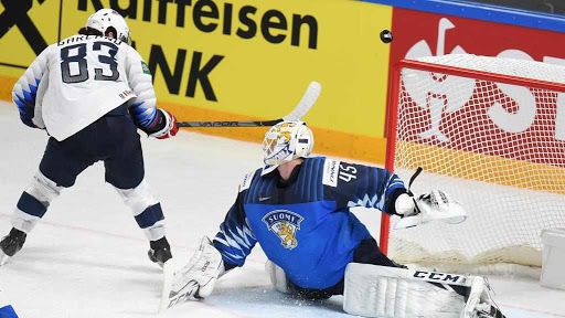 Изненадващи загуби за Финландия и Швеция на СП по хокей