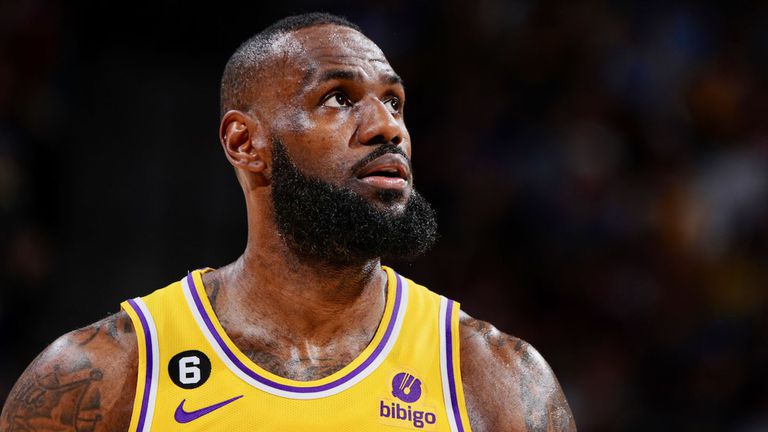 Звездата на Лос Анджелис Лейкърс ЛеБрон Джеймс не е сигурен