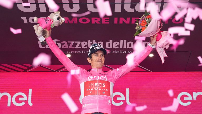 Герайнт Томас е новият притежател на розовото трико в Джиро