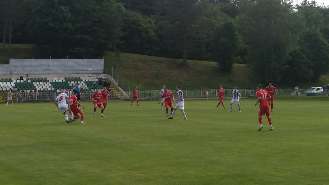 Основен футболист на Вихър се контузи