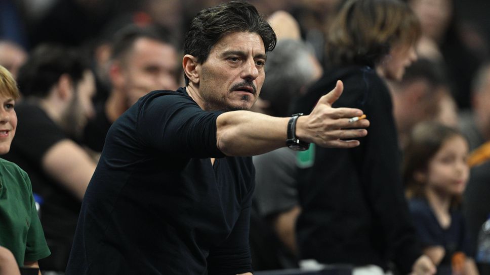 Собственикът на Панатинайкос Димитрис Янакопулос се изправи агресивно срещу съдиите