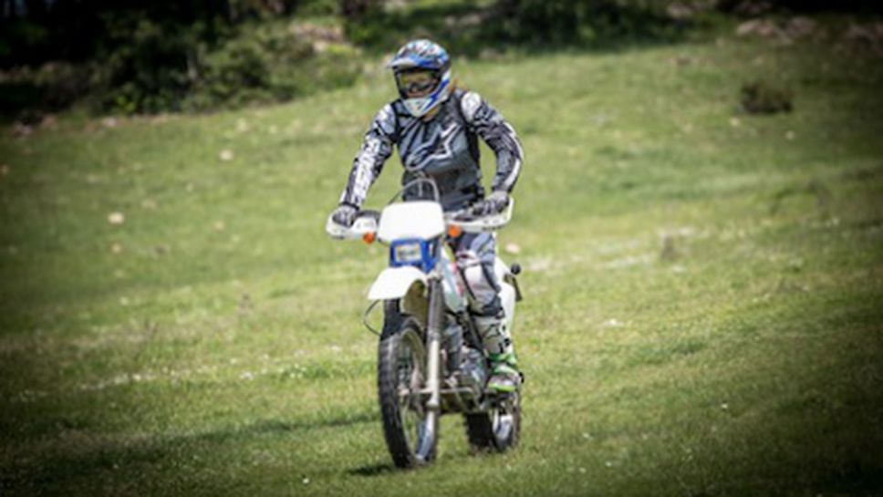 Сани Жекова разпуска с мотокрос и уейкборд