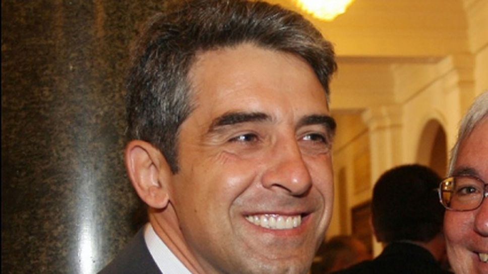 Плевнелиев връчи Почетния знак на държавния глава на участниците в двете български експедиции до връх Еверест