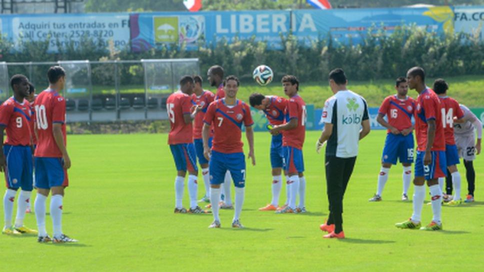 Коста Рика в атака с Брайън Руис и Джоел Кембъл