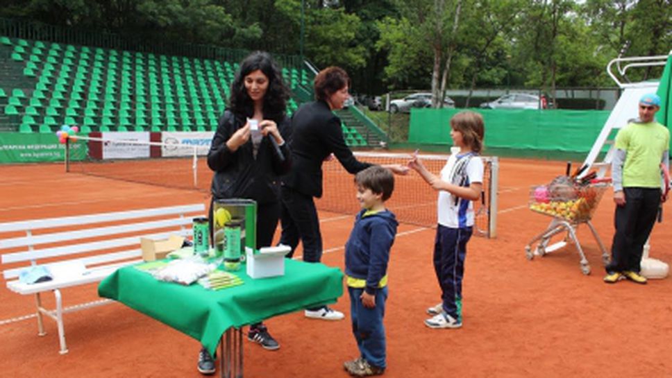 Открити уроци по тенис по случай 1 юни