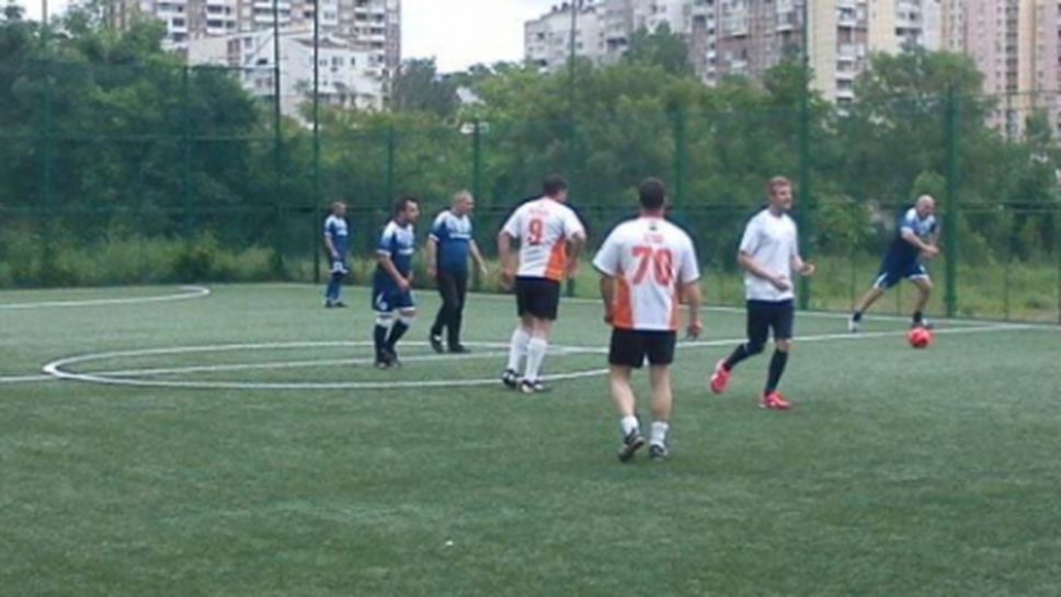 Много емоции във футболния турнир на "Метрополитен"