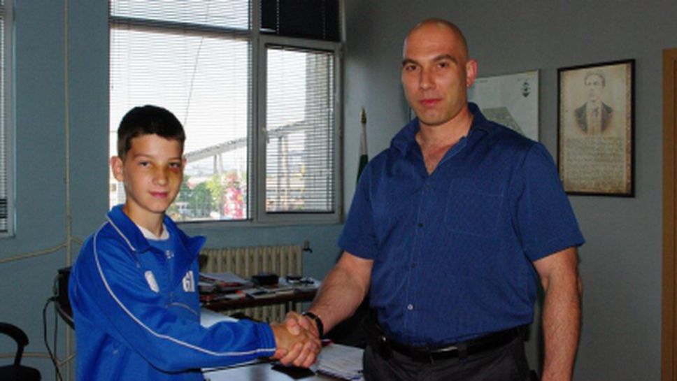 Паричен бонус за малките "акули"