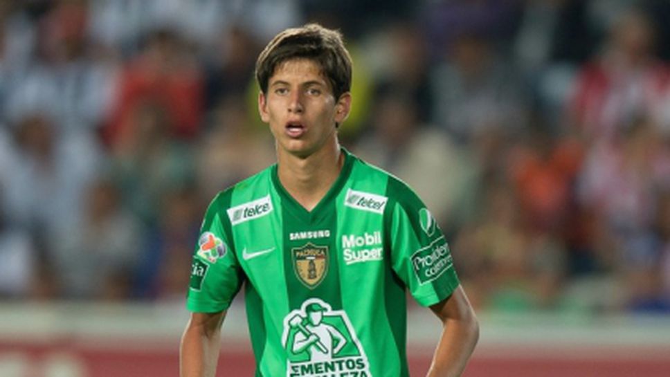 Челси с неочакван интерес към играч на Пачука