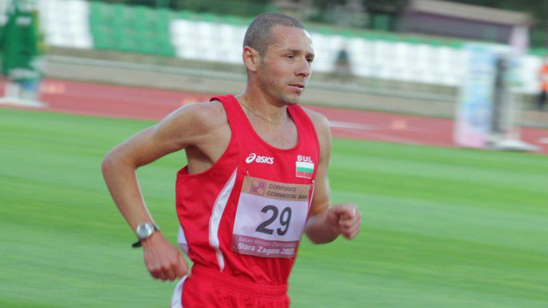 Финален спринт донесе титлата на 3000 м на Йоло Николов