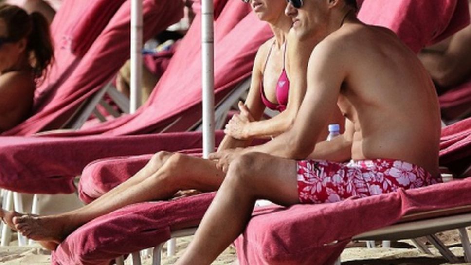 Фил Невил и жена му са в един тон (снимки)