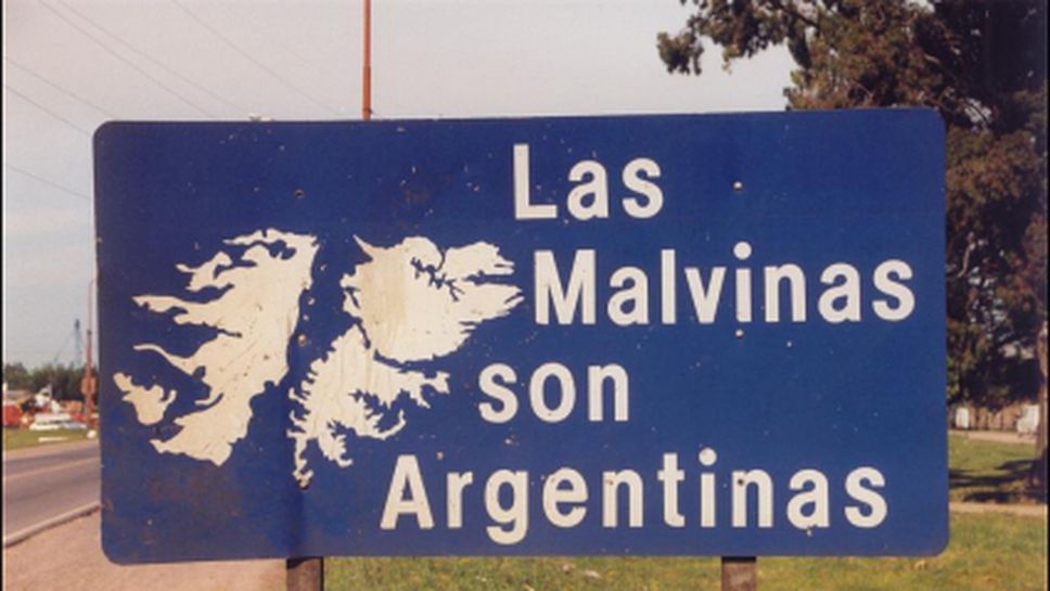Плакат "Малвините са аржентински" разпънаха Меси и компания