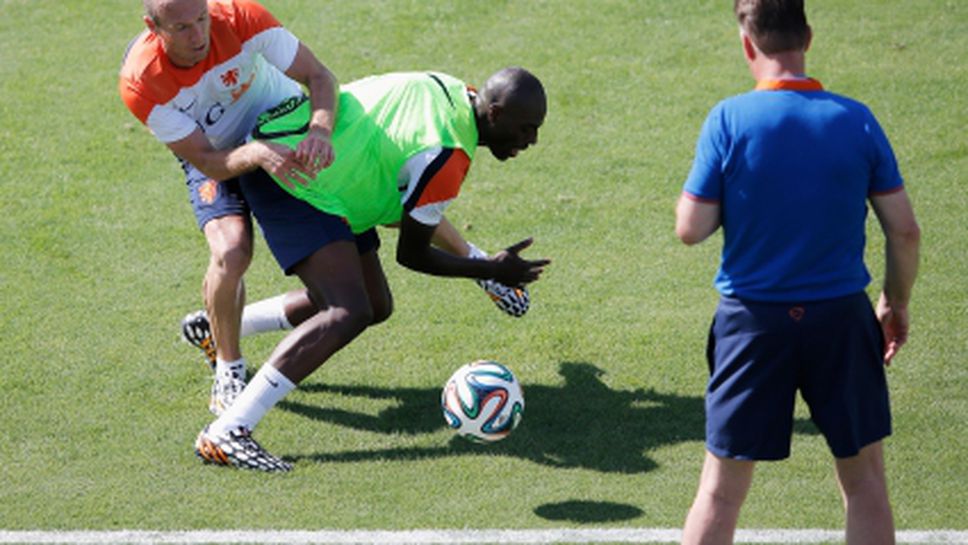 Скандал в лагера на Холандия - бой пред погледа на Ван Гаал (видео)